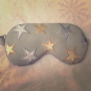 Sleep mask with cooling pads